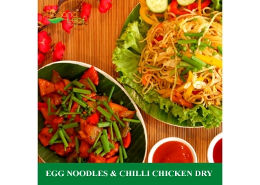 EGG NOODLES & CHILLI CHICKEN DRY