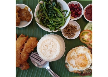 NASI LEMAK WITH CHICKEN