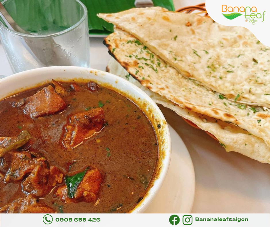 Chicken Varutha Curry & Garlic Naan